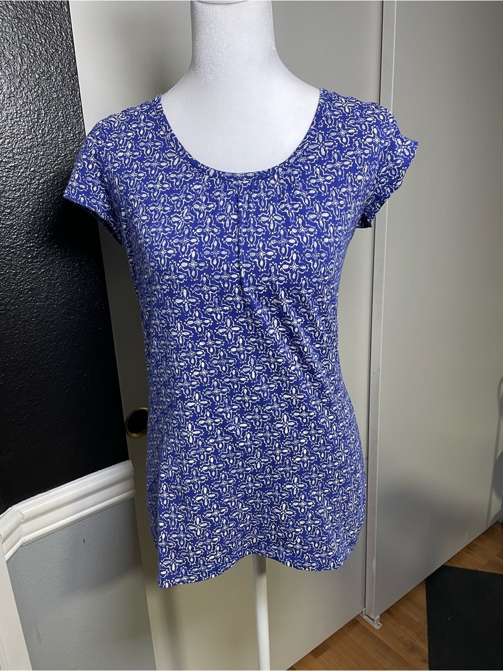 Merona Blue and White Short Sleeve Scoop Neck Tee